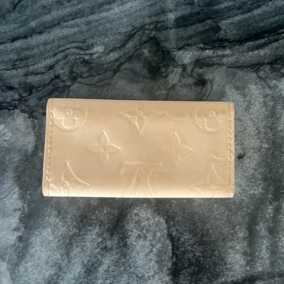 Louis Vuitton Vernis key case. - Picture 2 of 9